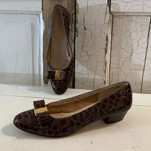 Salvatore Ferragamo embossed shoes Size 9 Vintage